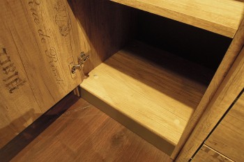 Шкаф для белья «Пилигрим» (Дуб Каньон светлый, Фон серый) в Новоалтайске - novoaltajsk.mebel54.com | фото
